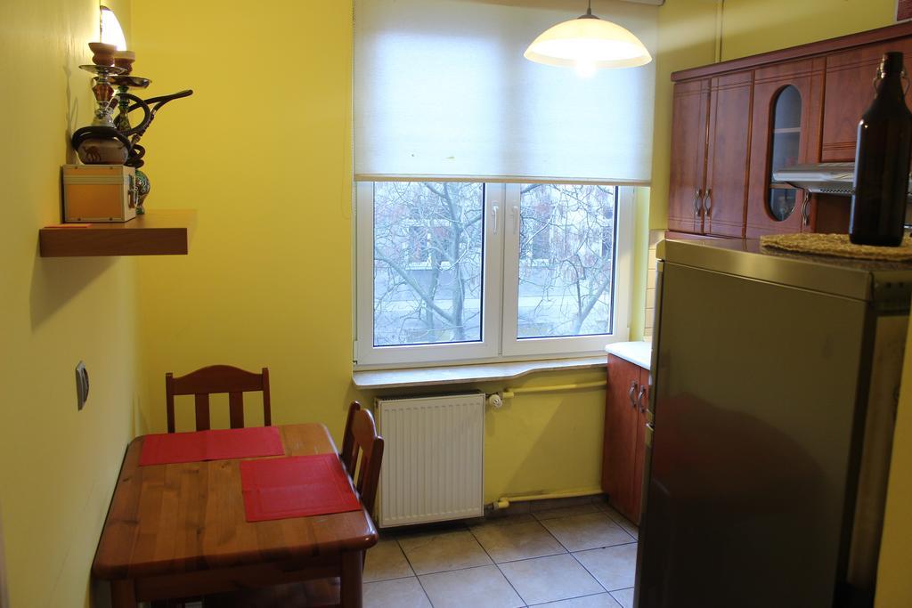 Pokoje Na Chmielnej 2 Albergue Varsovia Habitación foto