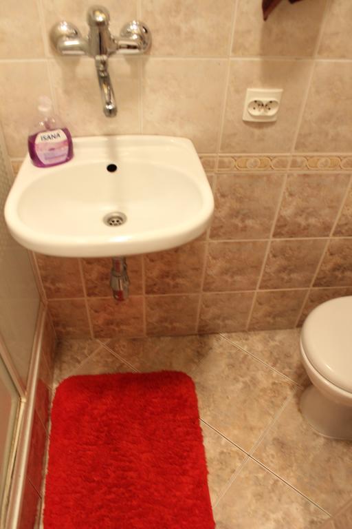 Pokoje Na Chmielnej 2 Albergue Varsovia Habitación foto
