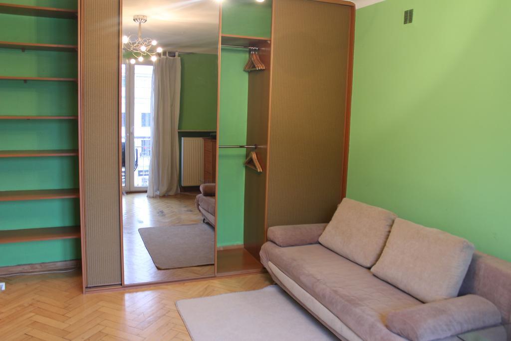 Pokoje Na Chmielnej 2 Albergue Varsovia Habitación foto