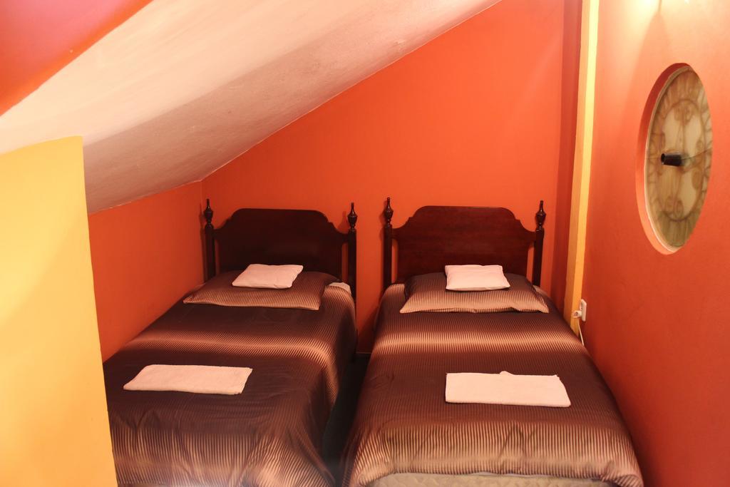 Pokoje Na Chmielnej 2 Albergue Varsovia Habitación foto