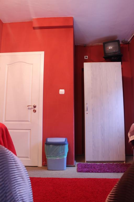 Pokoje Na Chmielnej 2 Albergue Varsovia Habitación foto