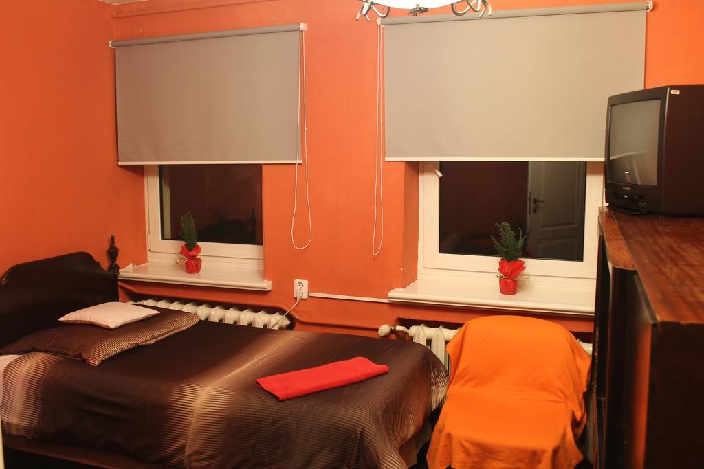 Pokoje Na Chmielnej 2 Albergue Varsovia Habitación foto