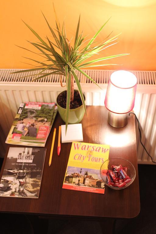 Pokoje Na Chmielnej 2 Albergue Varsovia Habitación foto