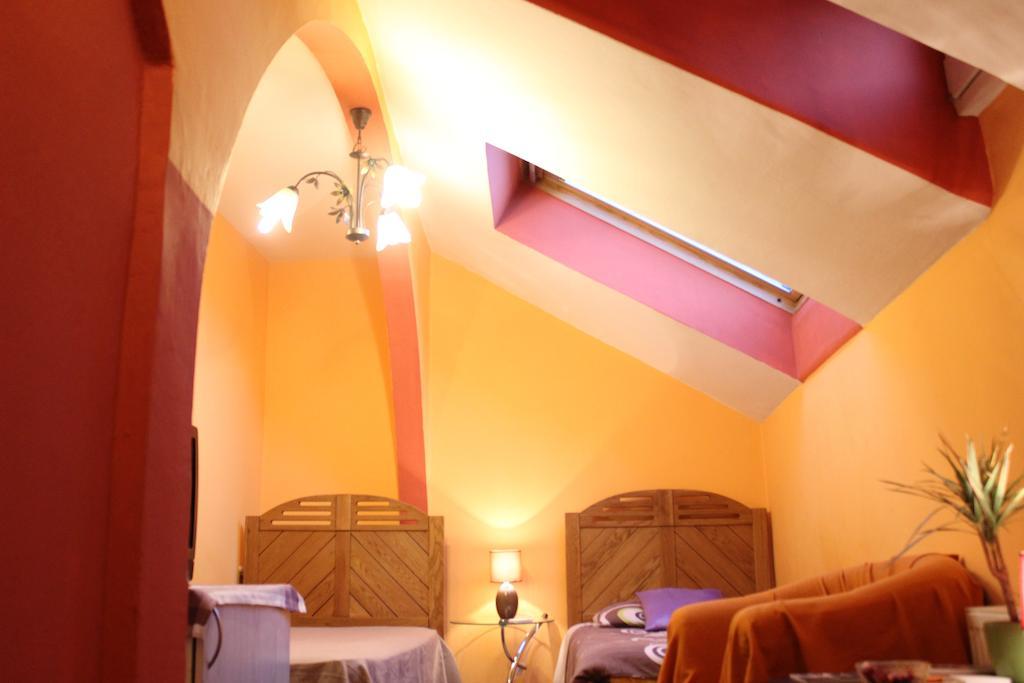 Pokoje Na Chmielnej 2 Albergue Varsovia Habitación foto