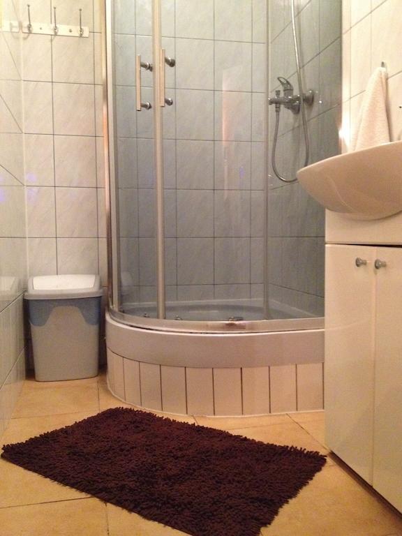 Pokoje Na Chmielnej 2 Albergue Varsovia Exterior foto